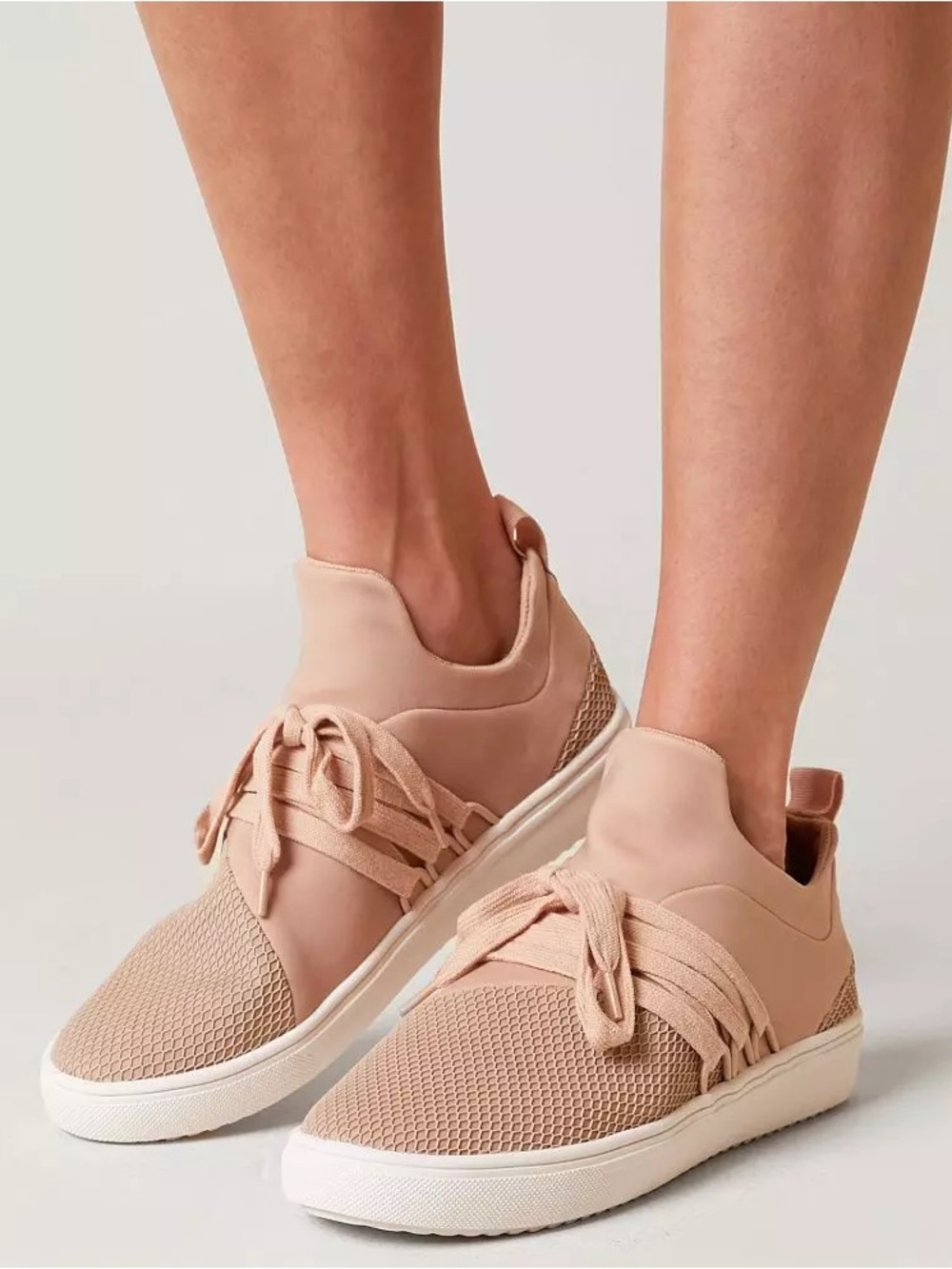 Women’s Steve Madden Lancer Slip-On Sneakers in Blush. Size 10